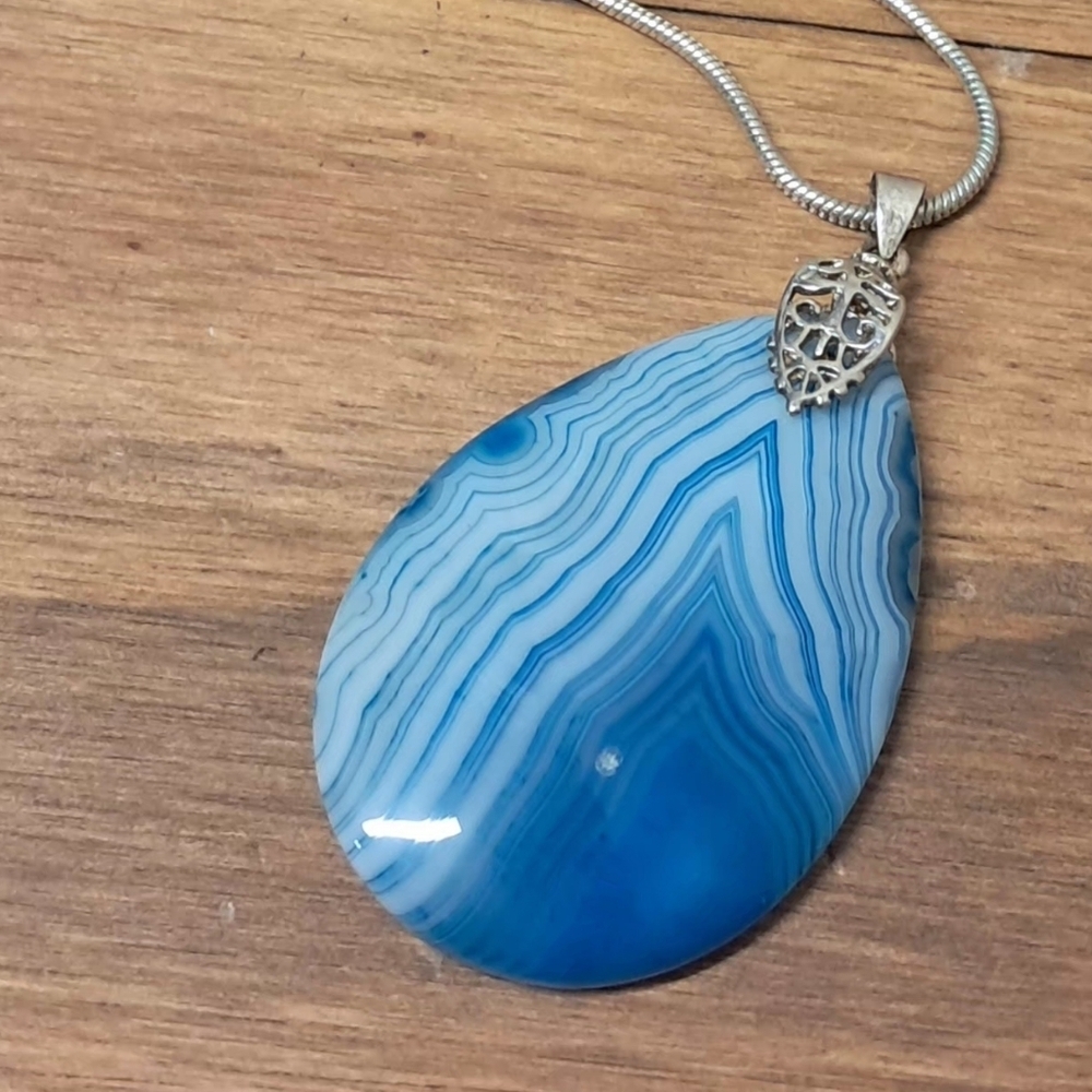 925 Sterling Silver & Blue Agate Pendant And Chain - Picture 3 of 3